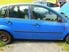 PRAVÉ PŘEDNÍ A ZADNÍ DVEŘE FORD FIESTA
