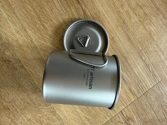 Titanový hrnek s víčkem 400 ml