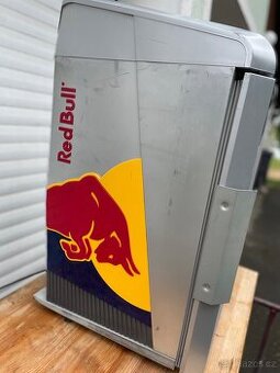 Lednička Redbull