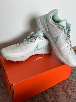 Nike INFINITY PRO 2 boty bez spiků 43