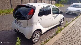 Peugeot i on EV