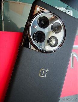 OnePlus 12, zánovní v záruce.
