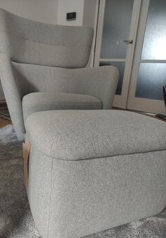 Křeslo ušák s podnožkou OSKARSHAMN