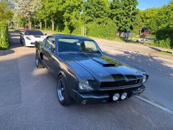Ford Mustang Fastback A-Code z roku 1965 - 1