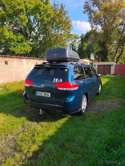 Toyota Sienna 2011, 8 místné, automat
