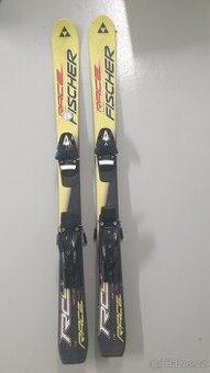dětské lyže 110 cm a 2x helma na lyže