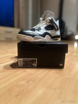 Air Jordan 4 Retro (GS)-velikost 40 junior