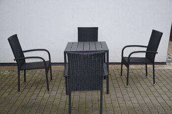 Prodám stůl a 4 židle z polyratanu