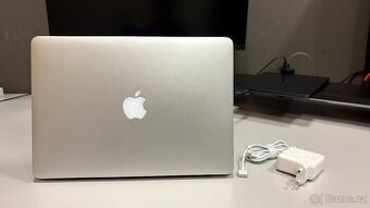 MacBook Air 13" 2015 8GB Ram, 256GB SSD, 100% Baterie