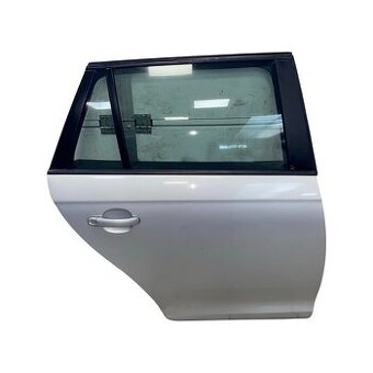 Pravé zadní dveře stříbrná LA7W VW Golf 5 kombi r.v. 2010