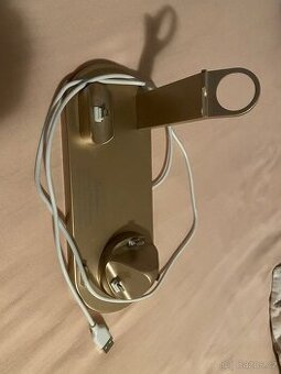 Multifunkční nabíječka