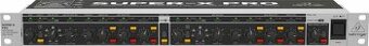 Crossover Behringer CX 3400.