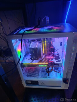 Full RGB Herni PC 3 disky / i7 / 32GB / 5700XT