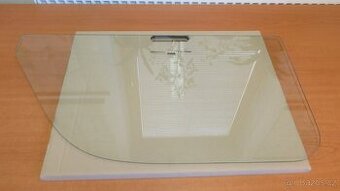 Sklo bočních dveří na Trabant