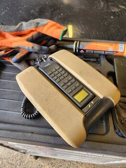 BMW E39 béžová loketka + telefon