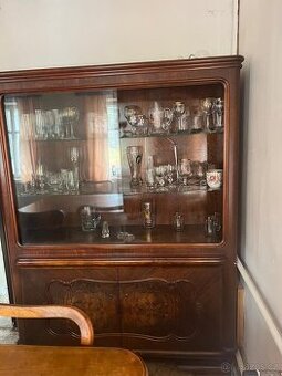 Starožitná skříň 2