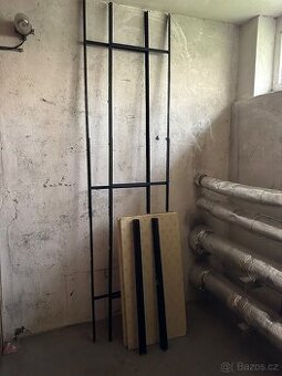 Kovový regál 260 cm