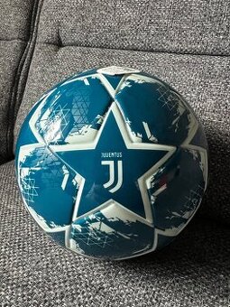 Mini míč Juventus Turín + 3x zdarma kniha - 1