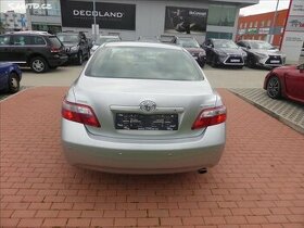 TOYOTA CAMRY KOBEREC DO ZAVAZADLOVEHO PROSTORU..