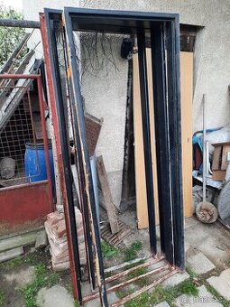Prodám použité železné zárubně