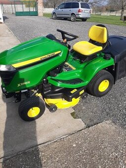Zahradní traktůrek John Deere