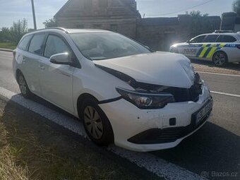 Toyota Auris_havarované