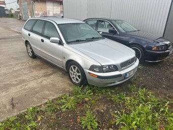 V40