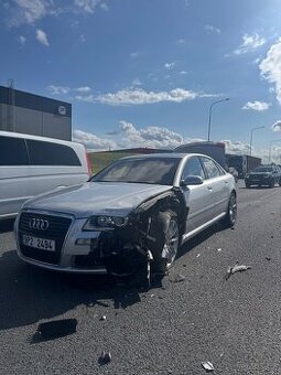Havarovaná Audi A8 4.0tdi