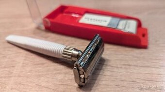 Starožitný holící strojek Gillette