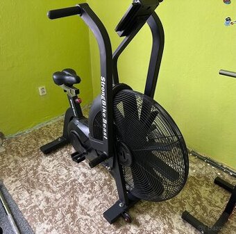 Trenažér StrongBike Beast (Airbike)
