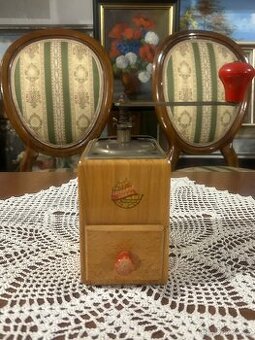 Dřevěný kávomlýnek