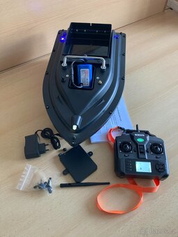 Jednokomorová loďka s GPS na ryby (bat. 10000mAh)+obal zdarm - 1