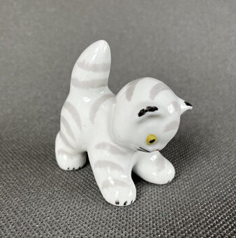 Porcelánová soška Kotě 7x6 cm, Verbilki USSR