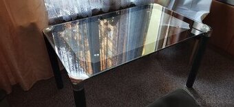 Prodám jídelní stůl