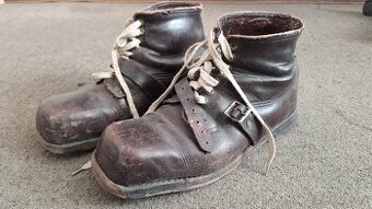 Prodám retro lyžařské boty