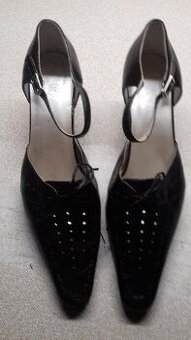 Prodám za symbolickou cenu černé lodičky - 100 Kč