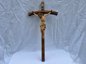Dřevěný kříž s dřevěným Kristem polychromie zlaceno