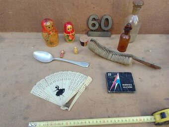 Sklenice, etikety, dózy, krabičky a jiné.