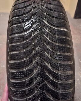 Zimní pneu Michelin 195/65R15 na plechových diskách