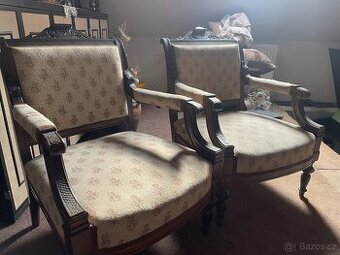 Pár starožitných křesel