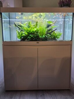 Akvárium se skříňkou a příslušenstvím