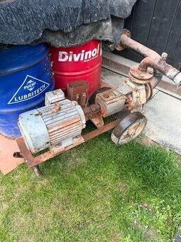 Staré čerpadlo na vodu