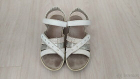 Dívčí kožené sandále Baťa - vel. 35
