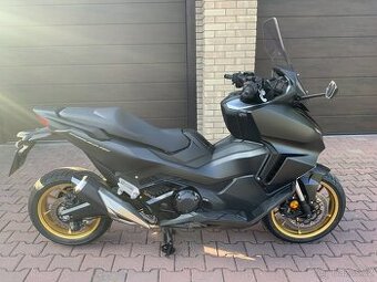 HONDA Forza 750