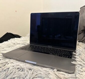 Prodávám MacBook Pro 13 2019