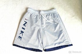 Nike oboustranné bílé/modré funkční kraťasy vel. M/L - 1