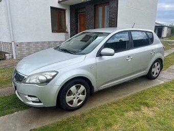 Kia ceed 1.4 benzin, 80kw, rv 2010 ,koupeno nove v CR