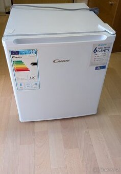 Mini lednička Candy CFO 050