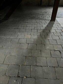Prodám půdovky - cihlová dlažba 105m2