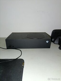 Xbox series S 1Tb 2 ovladače